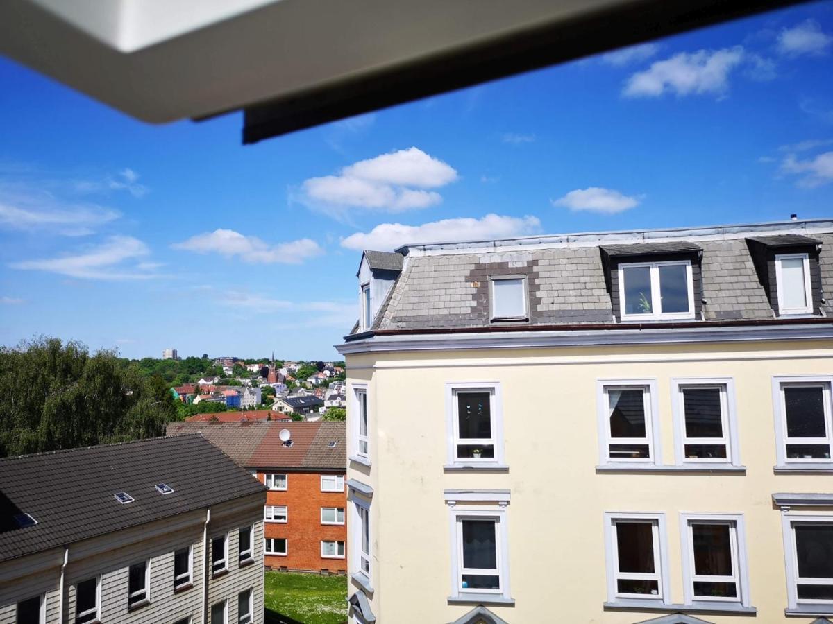 Madame Flens - Komfortable Wohnung Mit 3 Schlafzimmern Im 3 Og Flensburg Exterior foto